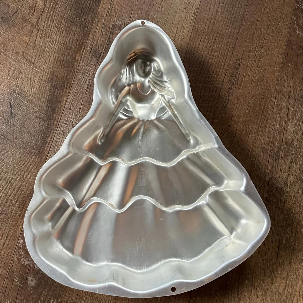 Wilton Silver Barbie 1995 special edition Doll Dress Cake Pan